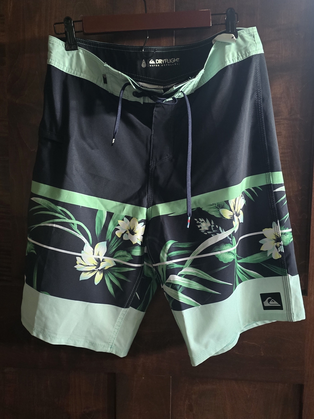 Quiksilver Men’s Black & Mint Floral Boardshorts